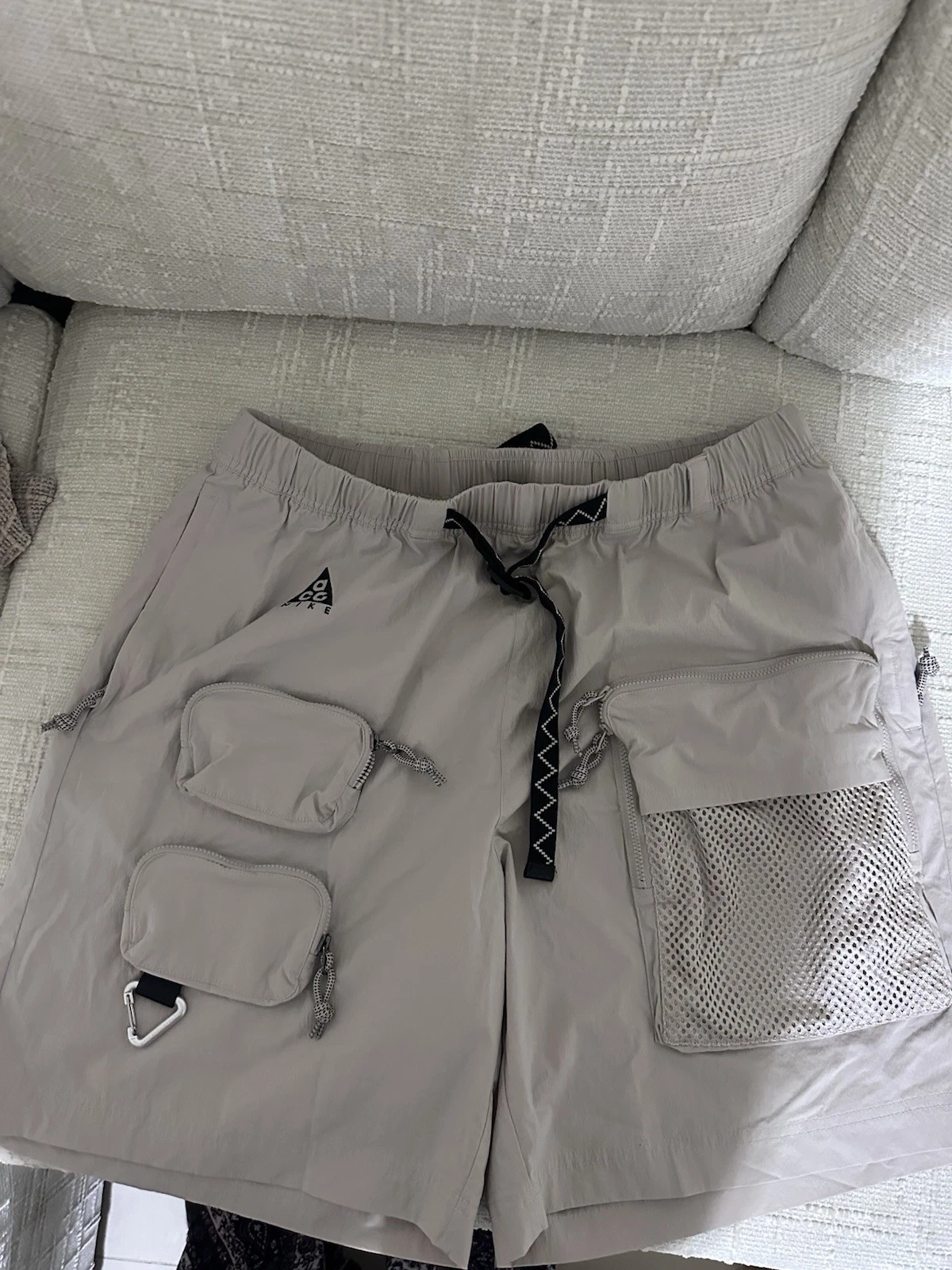 Nike ACG Cargo Utility Shorts Beige Hiking Paratrooper Belt Size M
Opens in a new window or tab