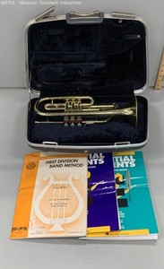 Conn Shooting Stars Bb Cornet USA Lacquer Student Instrument with Case & Books