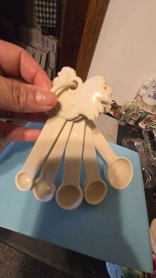Vintage Set of Cream Ivory Kitchen Chicken Rooster Measuring Spoons Farmhouse