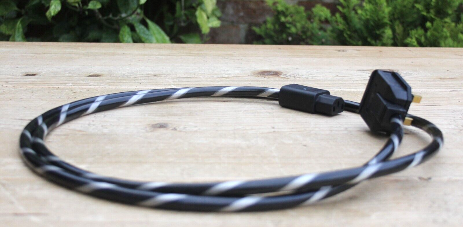 Studio Connections Carbon Screened Power Cable 2M UK to IEC RRP £300
