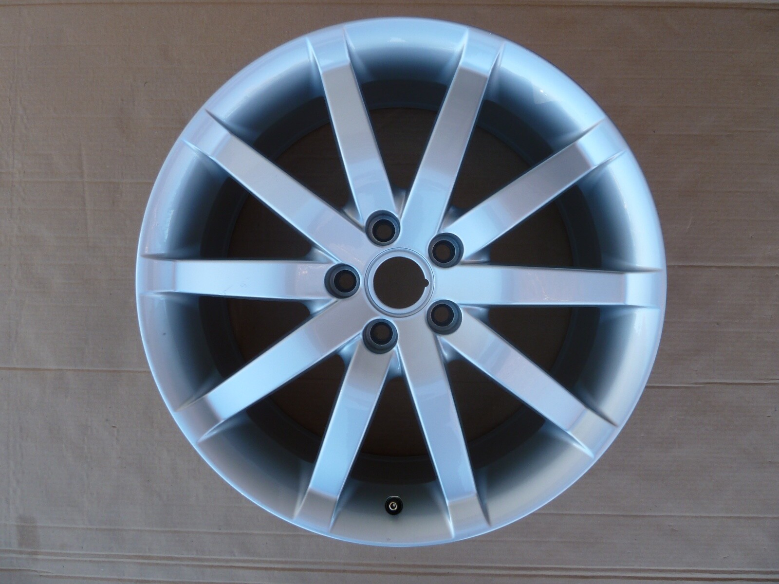 MINT 2004-2012 ASTON MARTIN DB9 FRONT WHEEL OEM RIM 10 spoke 8.5x19" Silver 19"