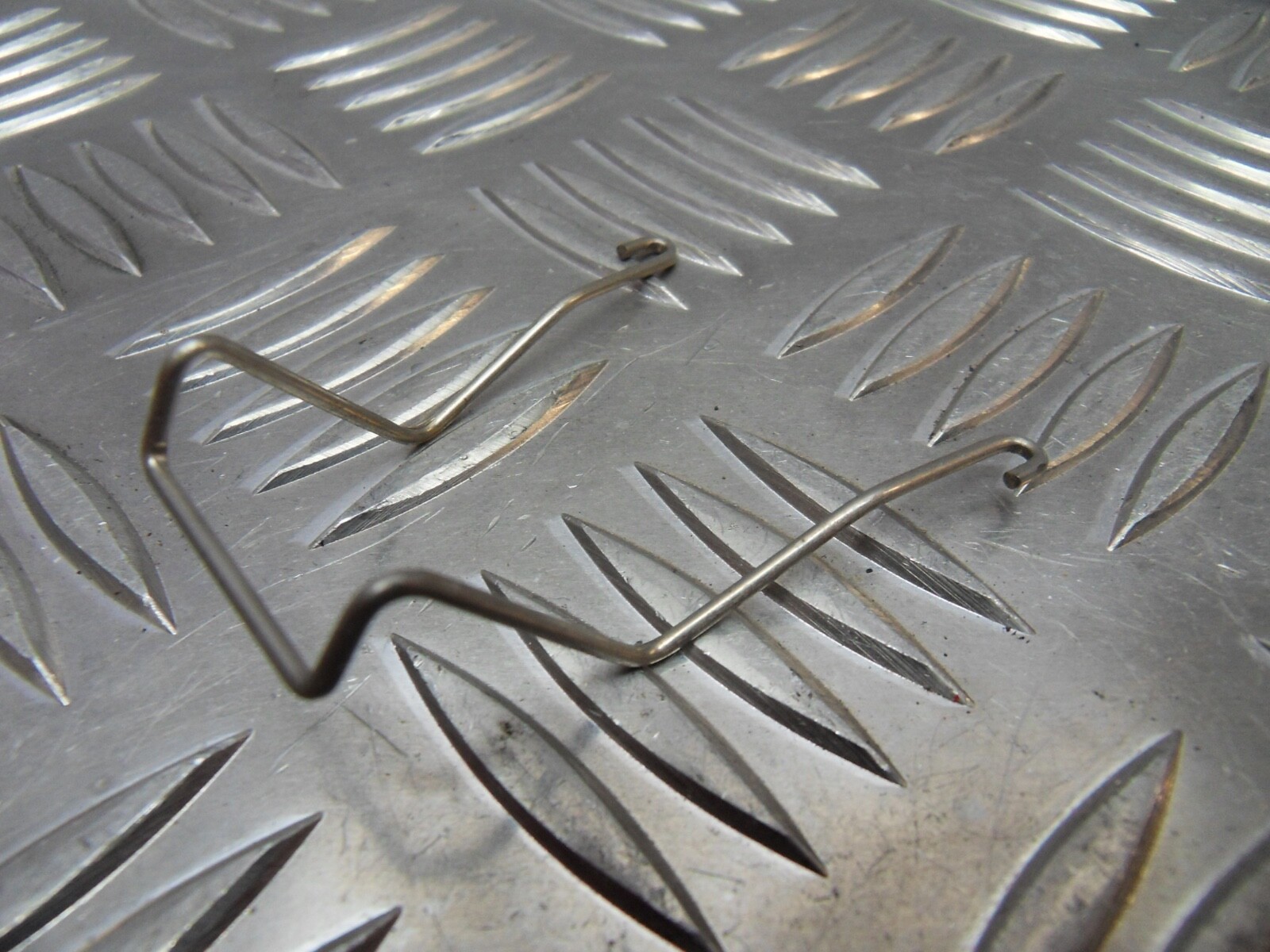 Peugeot Speedfight 2 Headlight bulb retainer clip eBay