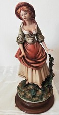 Statua firmata in porcellana CAPODIMONTE italiana vintage statua su base in legno