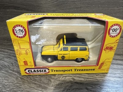 1:76 Scale Classix by Pocketbond EM76869 Ford 100E Escort Estate - AA