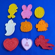 9 Holiday Hallmark Plastic Cookie Cutters - E...