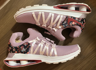 BRAND NEW Women's Size 9 Nike Shox Gravity Cherry Blossom