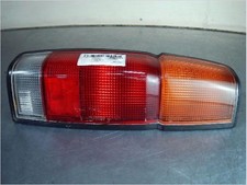 Feu arrière Nissan BLUEBIRD