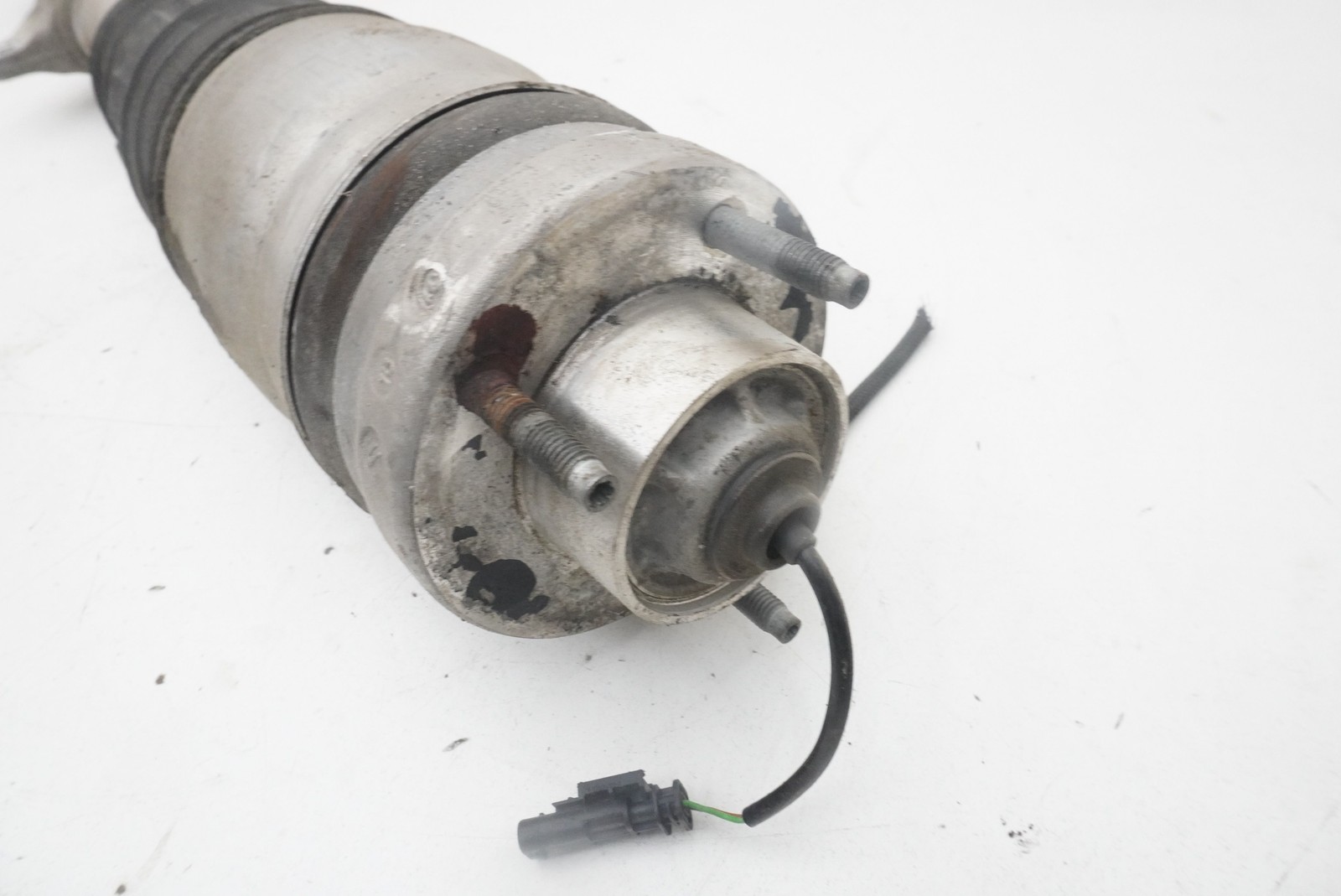 Maserati Levante 2017 Front Left Air suspension strut P/N 670106260