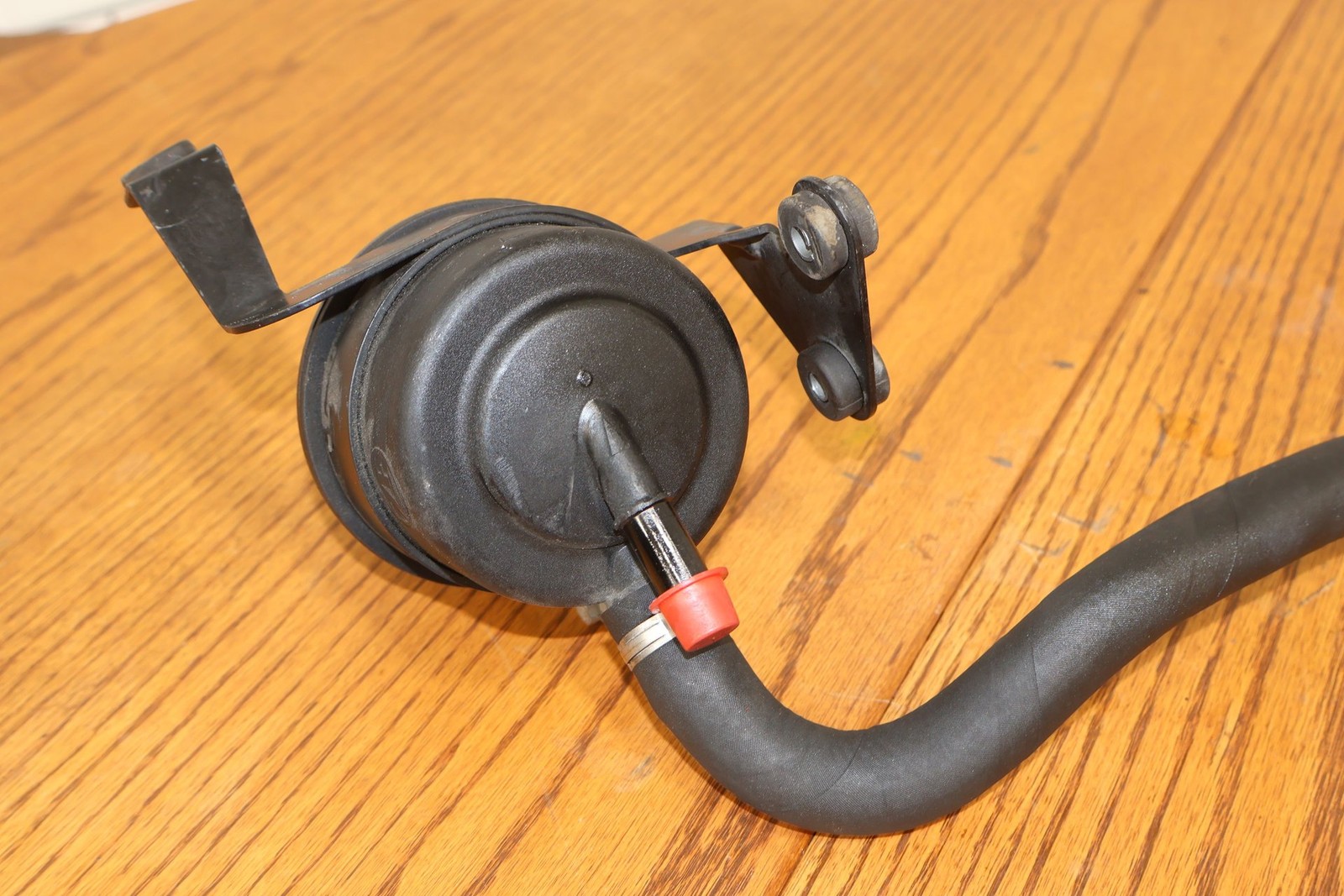 2010 Aston Martin V8 Vantage Power Steering Reservoir W/ Low Pressure Line