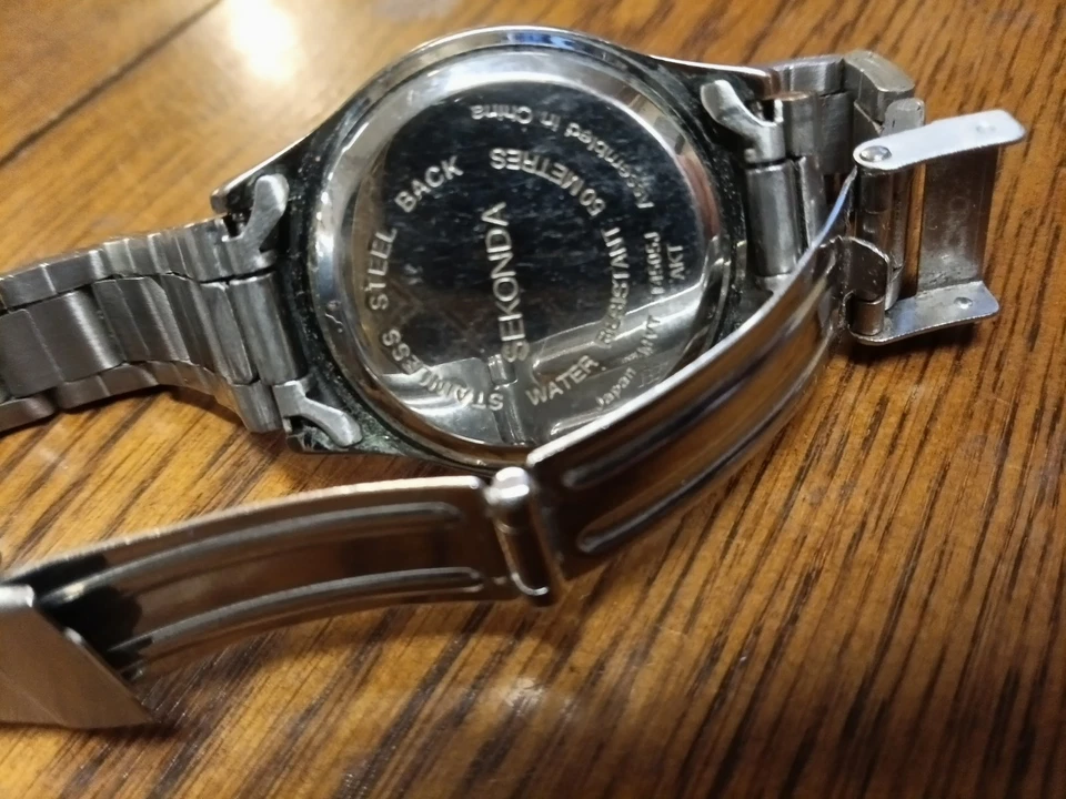 Reloj Sekonda Mujer 50 Metros Resistente al Agua Con Fecha Foto 2 de 4