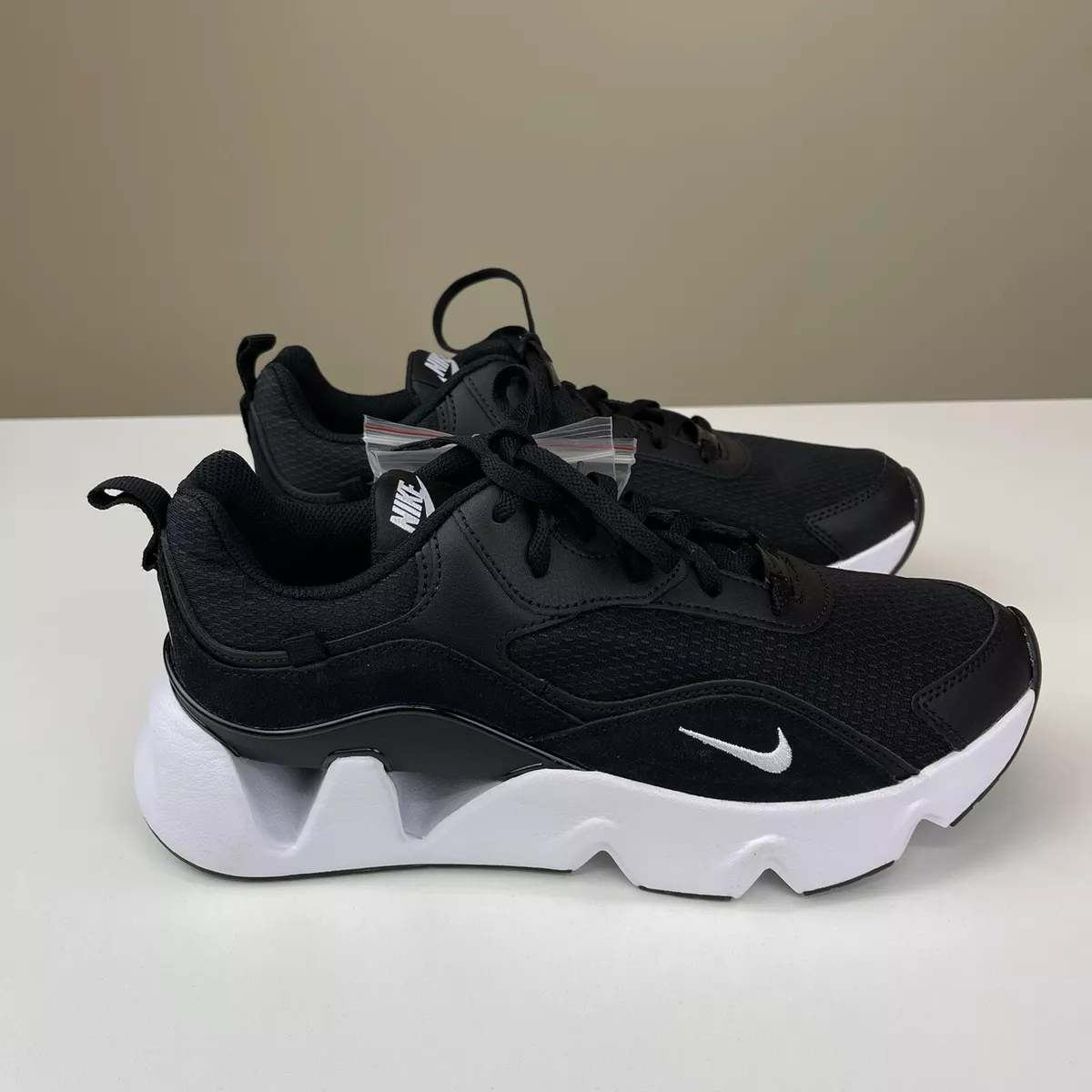 Nike RYZ 365 II Sneakers Women 9.5 Black White Casual Lifestyle Shoes CU4874-001