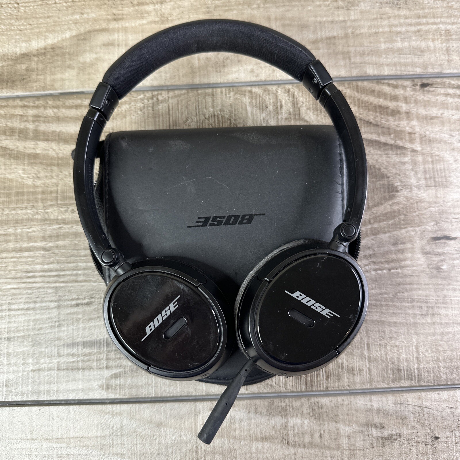 Bose On-Ear Wireless Headphones in Sleek Black  -image