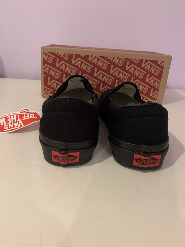 Vans "Classic SlipOn" Sneakers (Black/Black) Men's /Woman’s Unisex Low