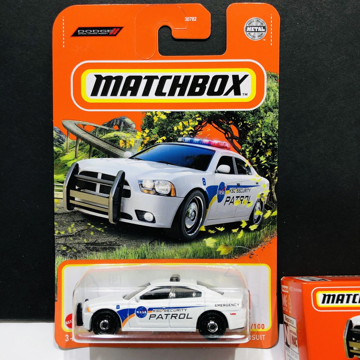 Matchbox Dodge Charger Pursuit POWER GRAB Basic Car
