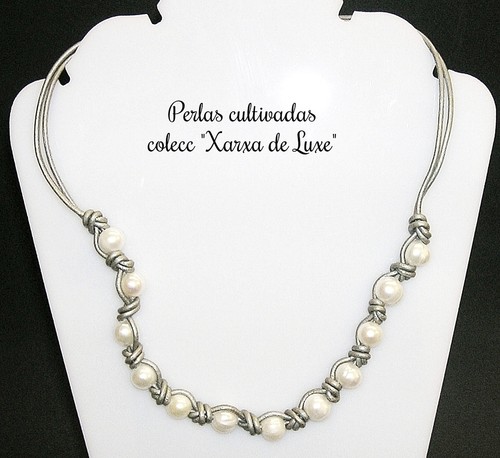 Collier Xarxa – Perles De Culture 10 Mm Et Cuir Vert, Modèle Fait Main, Neuf Avec étiquette