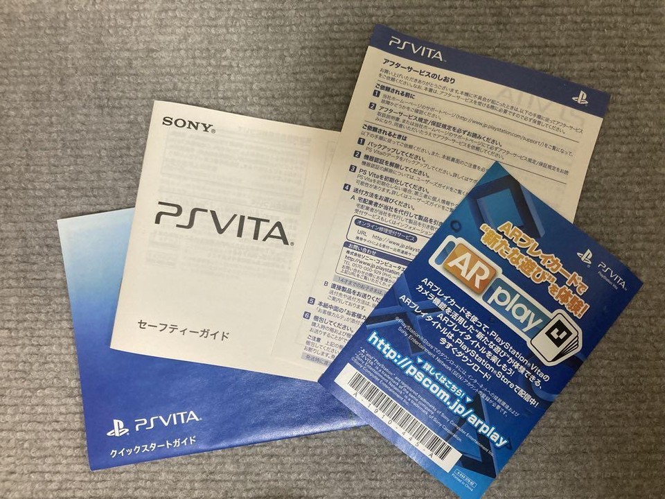 PS Vita PCH2000 ZA14 Light Blue & White Near Mint W/ Accessories