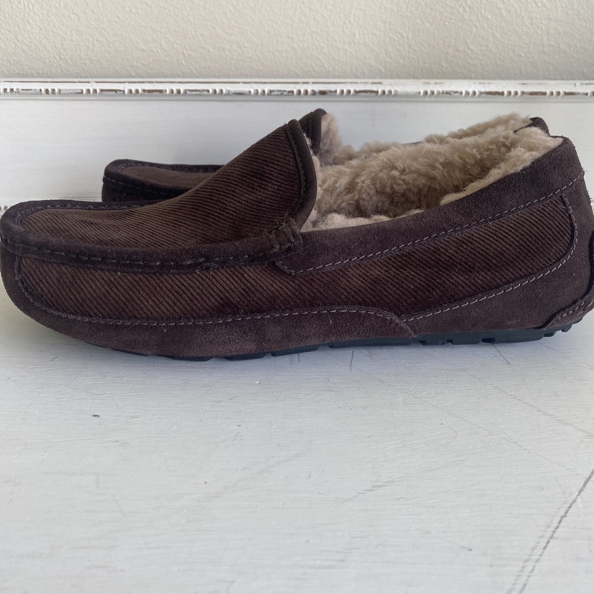 UGG Plush NEW Men display picture 3