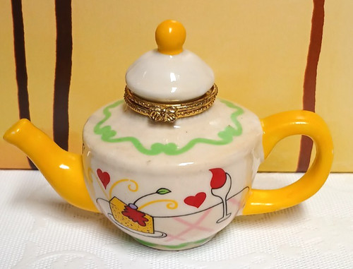 Porcelain Vintage Teapot Trinket Box with Cake and Heart Design