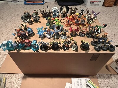 MASSIVE SKYLANDERS LOT! COMPLETE SET OF SPYROS ADVENTURE AND MORE!