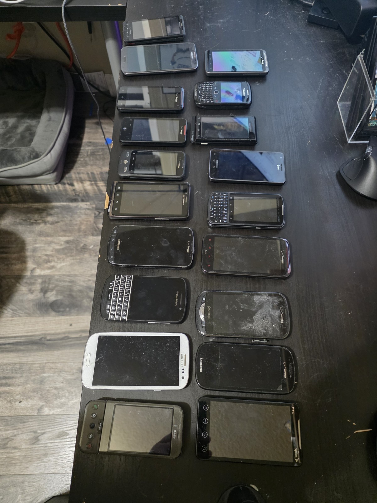 Mixed lot 19 phones, Retro, Blackberry Prototype, G1, Continuum, HTC and More!