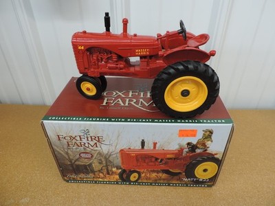 Massey Harris 44 tractor Matt #22 ERTL 1/16 Fox Fire Farm box diecast toy Z