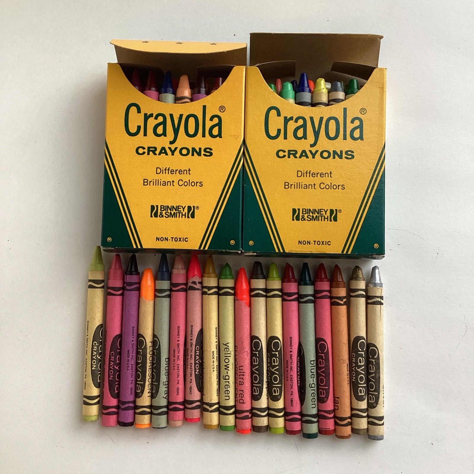 Vintage 80&rsquo;s Crayola Crayons Lot 66 Many Retired Periwinkl