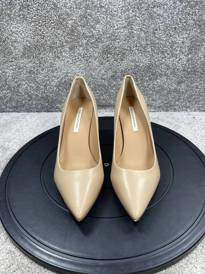 Tacones Diane von Furstenberg para mujer talla 9 M Olee Pump beige punta aguja Foto 4 de 4