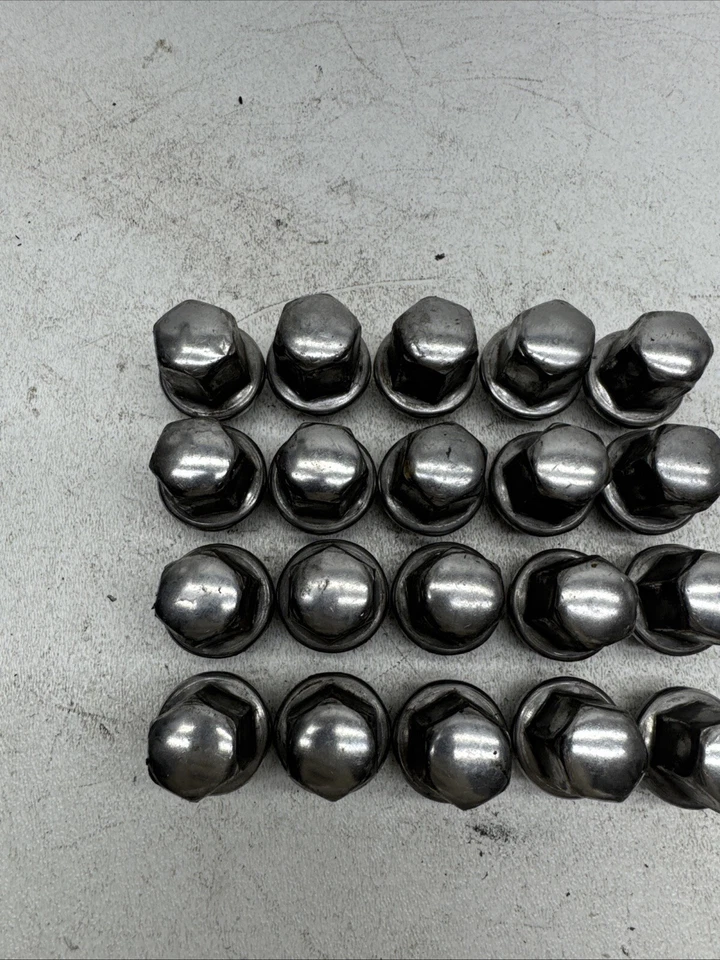 Juego de 20 tuercas cromadas para llanta de rueda Cadillac ATS 2013-2018 USADAS DE FÁBRICA OEM Foto 2 de 4