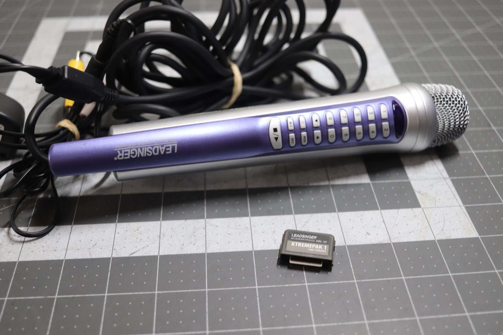 Leadsinger LS2100 Karaoke Microphone with Adapter & 1 Music Cartridges