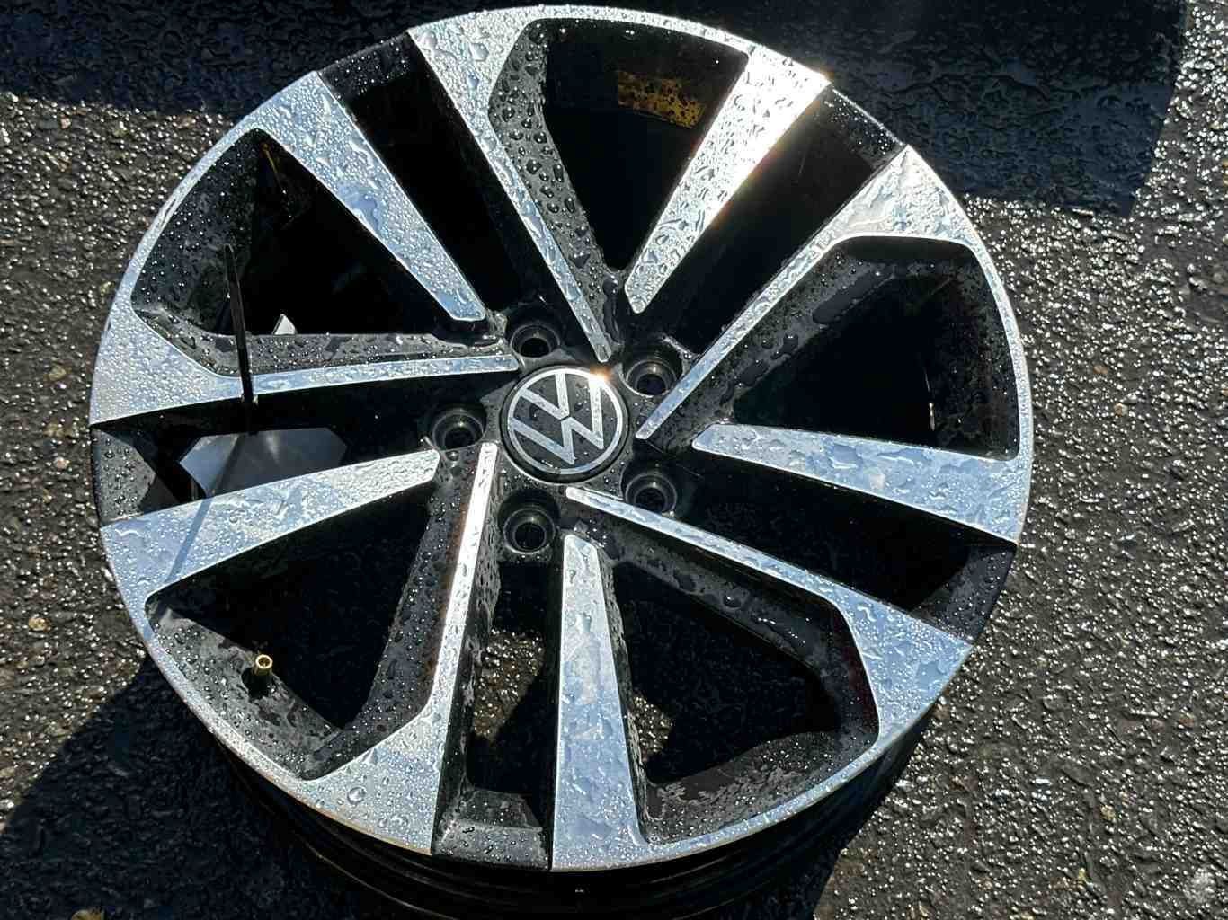 22 23 24 VW TIGUAN alloy wheel less tire 17X7 5 V spoke 5NN601025MFZZ