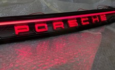 Kleiner defekter PORSCHE TAYCAN 9JA RED ETTERS HECK USA RÜCKLICHT MITTE SIEHE... Kleiner defekter PORSCHE TAYCAN 9JA RED ETTERS HECK USA RÜCKLICHT MITTE SIEHE...