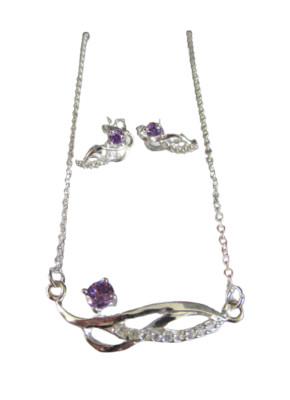 Set Set Set versilbert, Ohrringe und Amethyst Halskette.