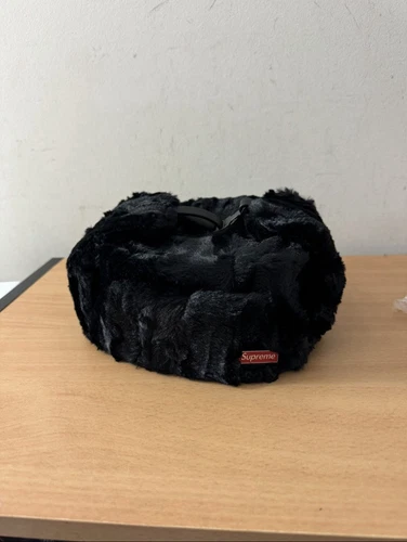 Taille M/L Chapeau épingle noir Supreme Ushanka fausse fourrure logo earflap