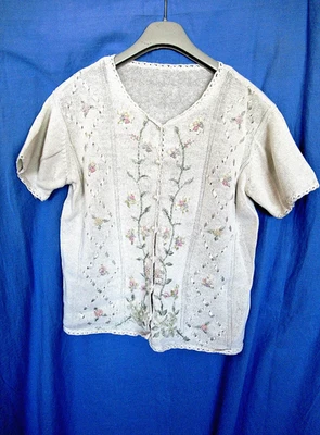 Petit haut manches courtes blanc en coton Taille M avec broderies et rubans - Photo 1/4