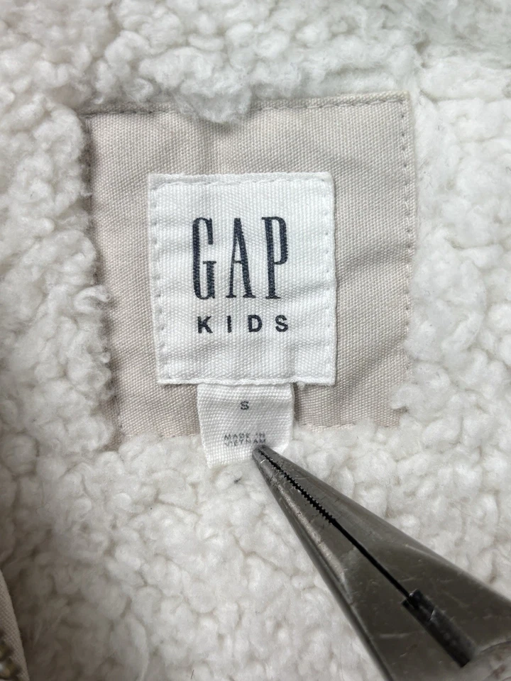 Chaqueta parka forrada GAP Sherpa para niñas talla pequeña Foto 4 de 4