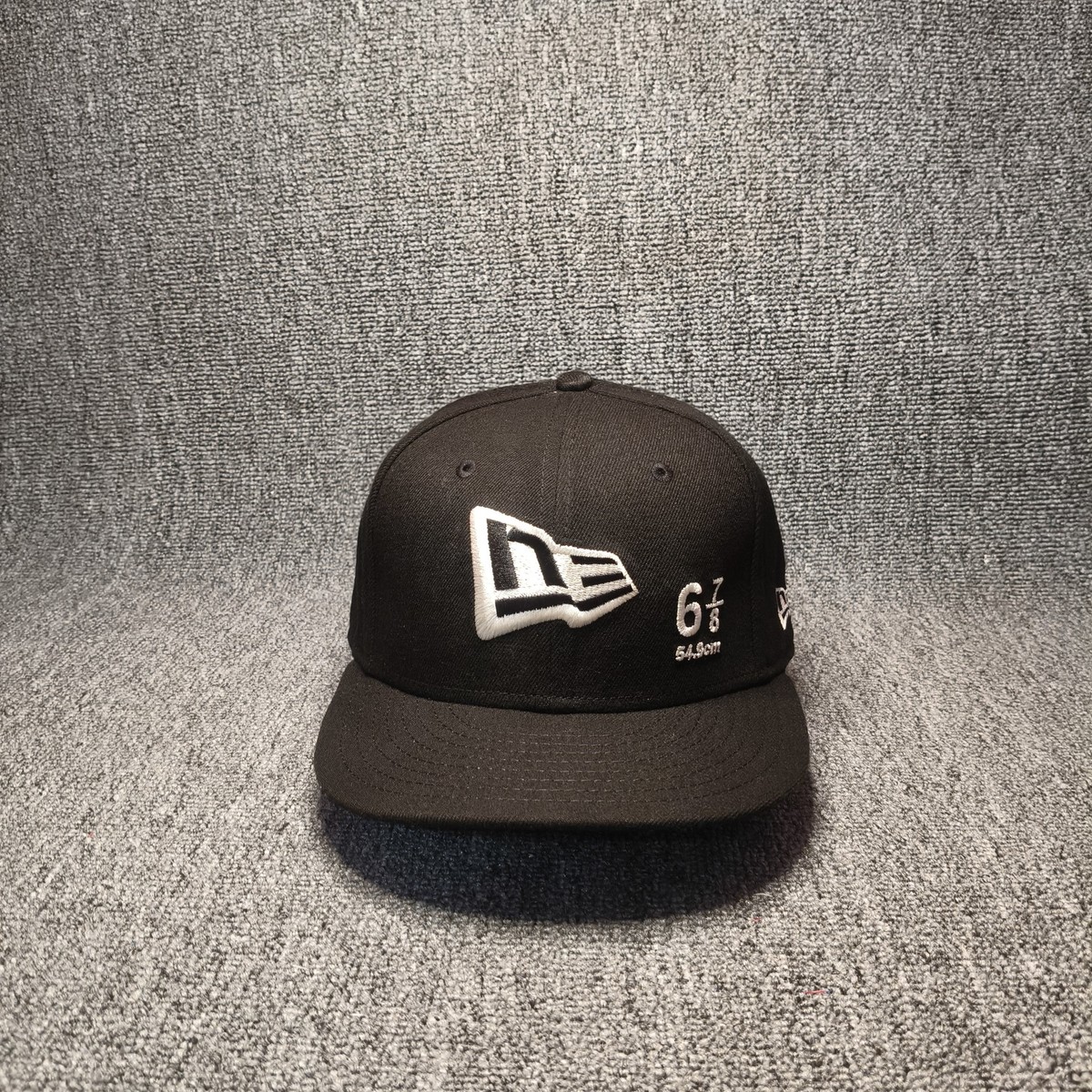 New Era Fitted Hat Black Big Logo Cap Size 6 7/8 54.9cm