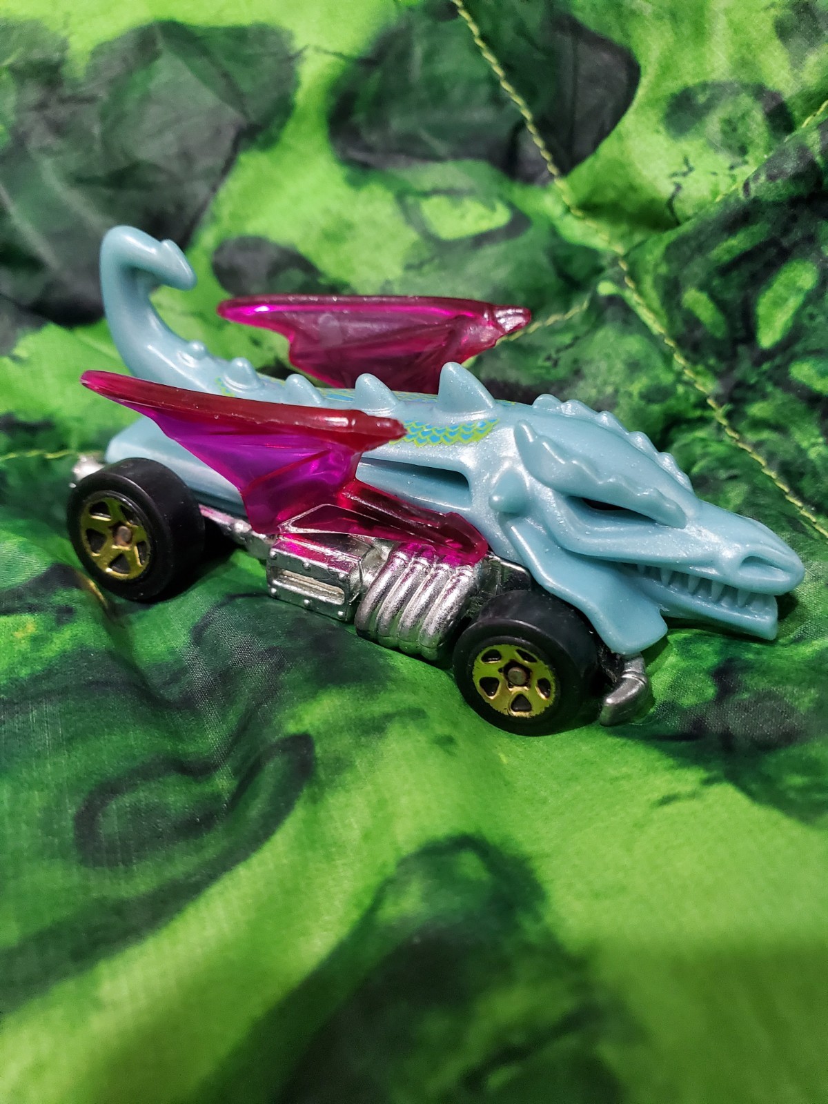 2009 Hot Wheels Dragon Blaster Blue Approximately 2.75 Inches B59
