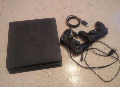 PlayStation 4 Slim schwarz mit 2 Controllern