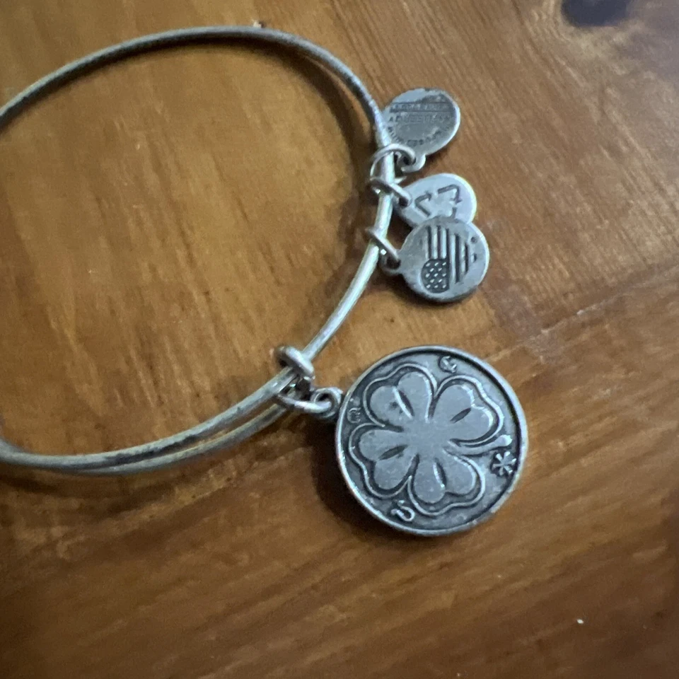 Браслет с брелоками Alex And Ani с четырьмя листьями клевера - Изображение 2 из 3