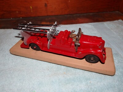 Vintage 1940's Die-Cast 11” Hubley Kiddie Toy Fire Truck 11