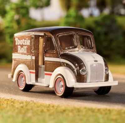 Matchbox Tootsie Roll Divco Milk Truck 1:64 Diecast