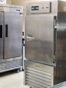 TRAULSEN RBC100-ZKR02 SELF CONTAINED REACH IN 100LB BLAST CHILLER TESTED