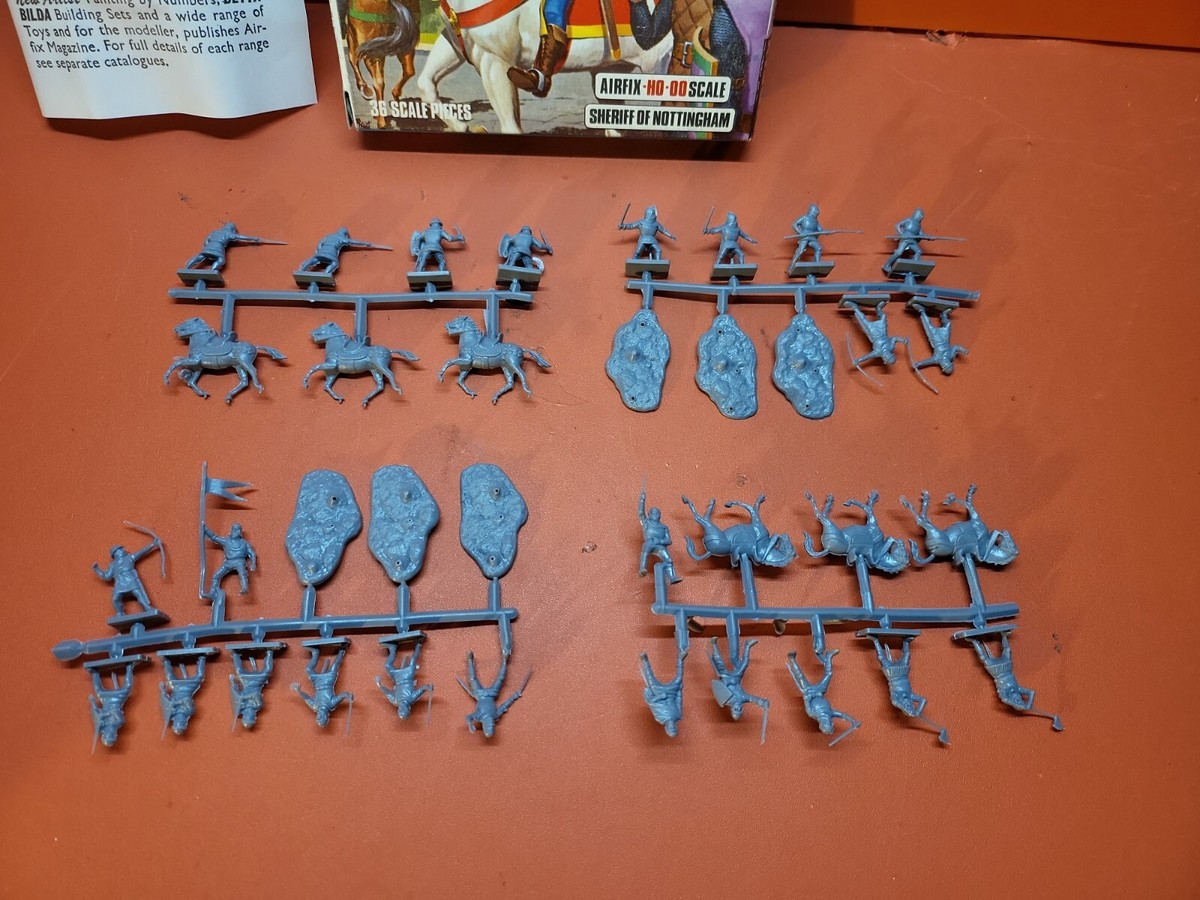 Vintage 1960s Airfix Sheriff of Nottingham 36 pc HO-00 Scale Set