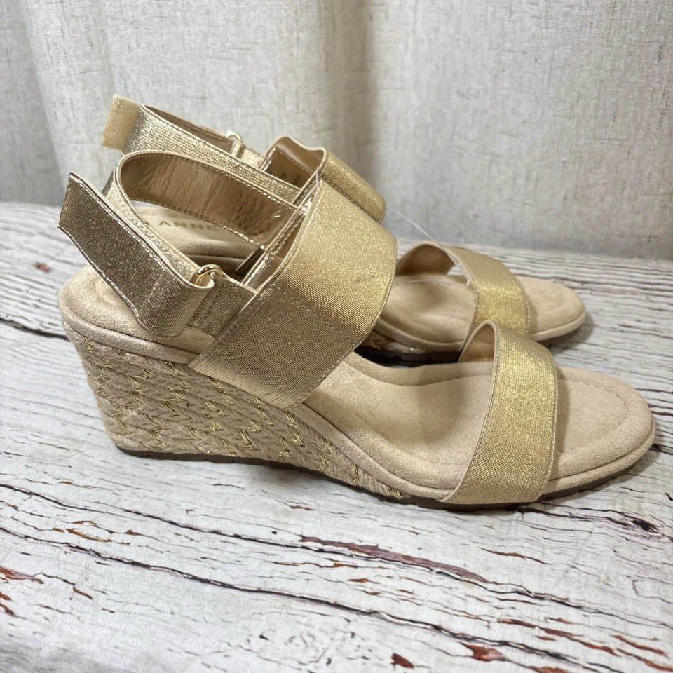 Sandálias anabela Anne Klein Sly femininas douradas tamanho 9 US$ 89 - Imagem 4 de 4