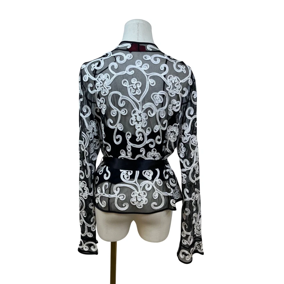 Blusa para mujer JS Collections negra bordada con diseño floral blanco talla 12 Foto 4 de 4