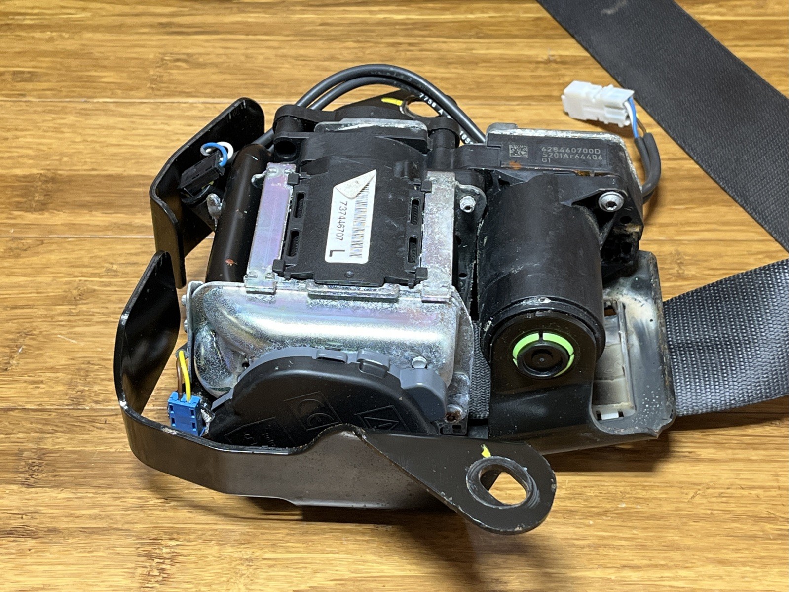 2017-2023 Rolls Royce Dawn RR6 Front Left Side Belt Retractor 7374467 OEM NOTE