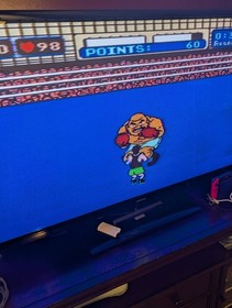 Consola Nintendo NES vintage con dos mandos y 4 juegos Punch Out funcionando