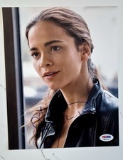 alice-braga-8-x-10-autograph-queen-of-the-south-psa-certified