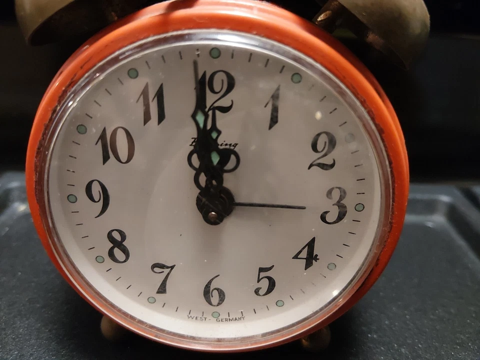 WIND UP BLESSING VINTAGE ALARM CLOCK WEST GERMANY BRASS TABLE CLOCK MANTLE - Image 2 of 4