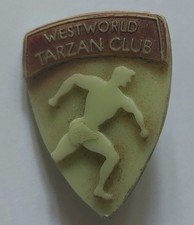 RARE 1950S WESTWORLD TARZAN CLUB PLASTIC PIN BADGE APES JUNGLE COMIC  RETRO COOL